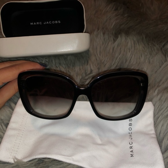 MARC JACOBS Sunglasses🖤 - Picture 2 of 7